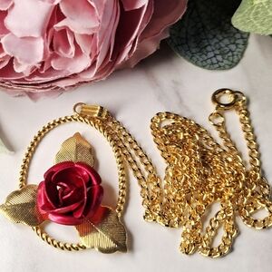 Vintage 80s Beautiful Gold and Red Rose Pendant Necklace